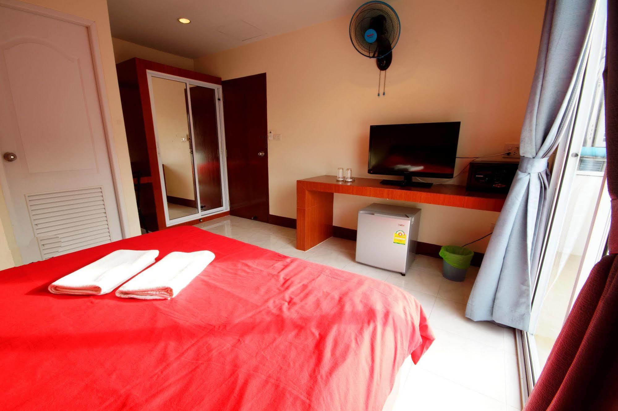 วอล์คกิ้งสตรีท เกสท์เฮาส์ Hotel Pattaya ภายนอก รูปภาพ